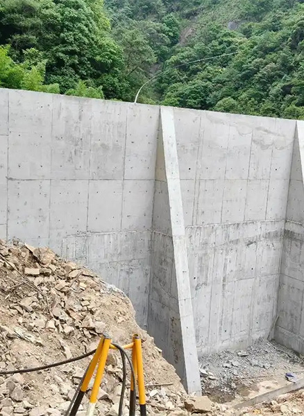 南通港闸区重力式挡土墙